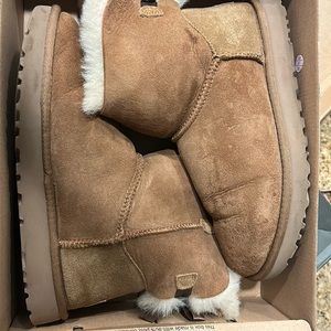 UGG women’s mini Bailey bow II